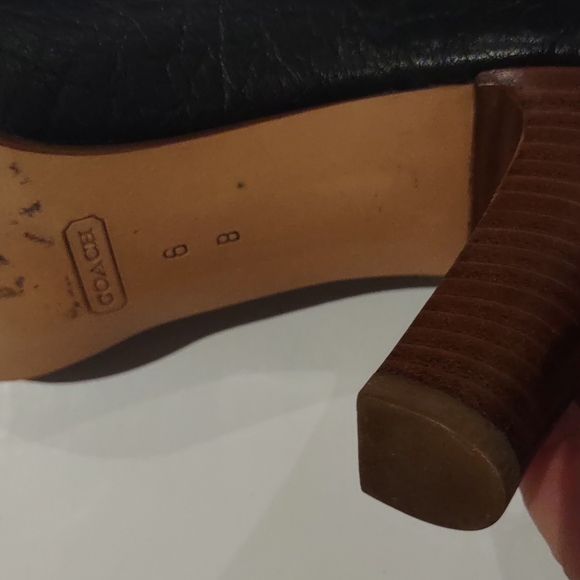 Beautiful genuine leather shoes by Coach - Picture 8 of 12